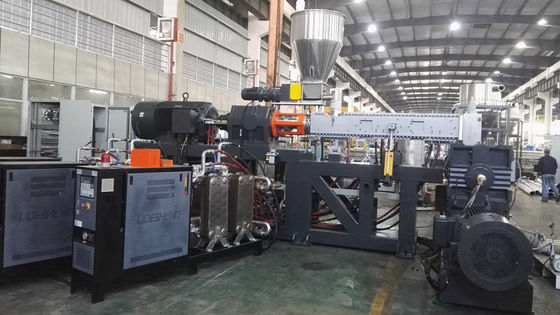 Rohstoff voll automatisches Fütterungspvc, das granulierende Linie Mit-Kneter Extruder zusammensetzt